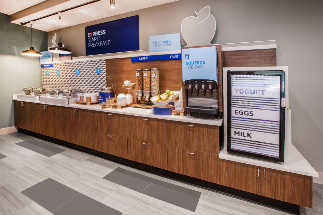 Holiday Inn Express & Suites Wilmington West - Medical Park By Ihg Bagian luar foto