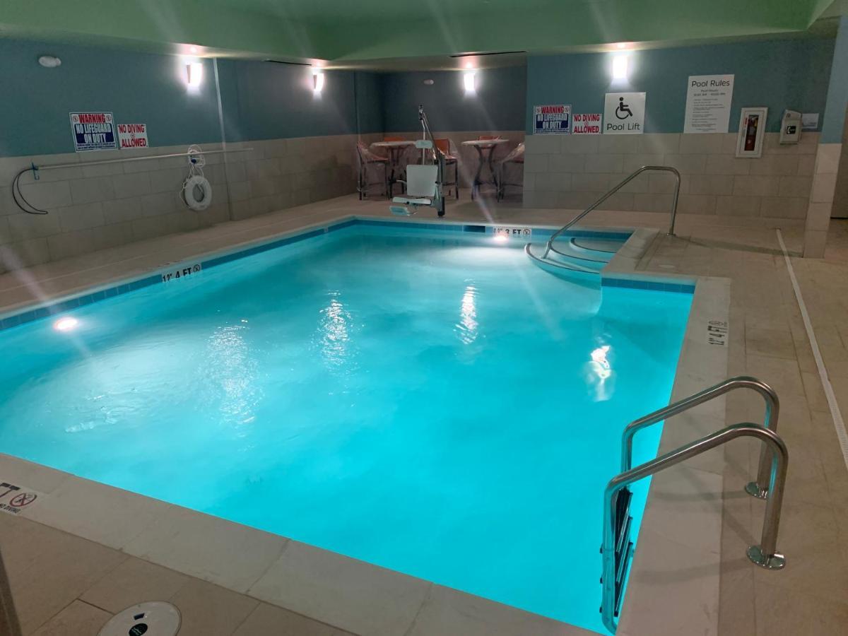 Holiday Inn Express & Suites Wilmington West - Medical Park By Ihg Bagian luar foto