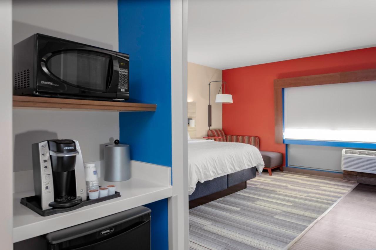 Holiday Inn Express & Suites Wilmington West - Medical Park By Ihg Bagian luar foto