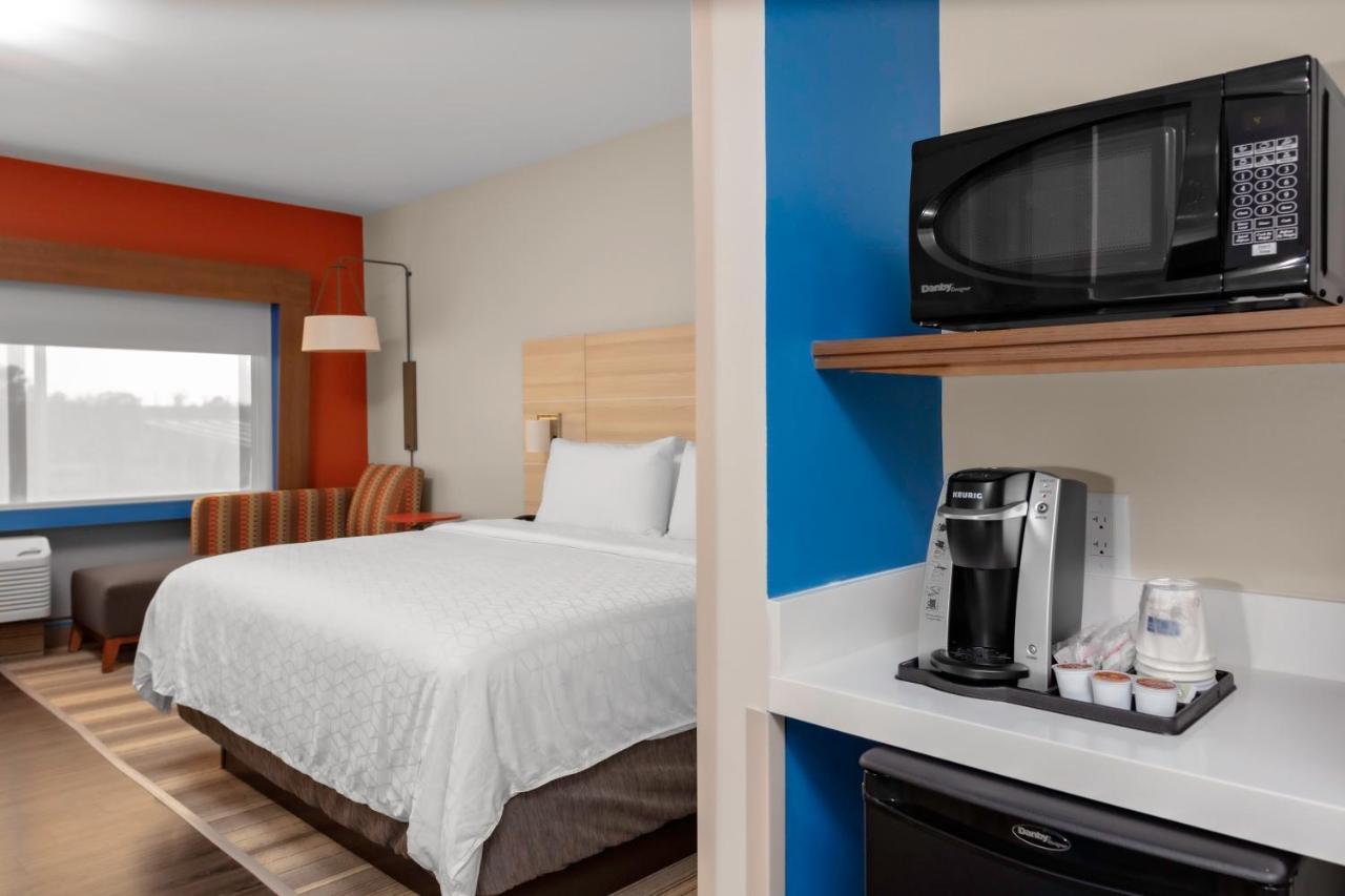 Holiday Inn Express & Suites Wilmington West - Medical Park By Ihg Bagian luar foto