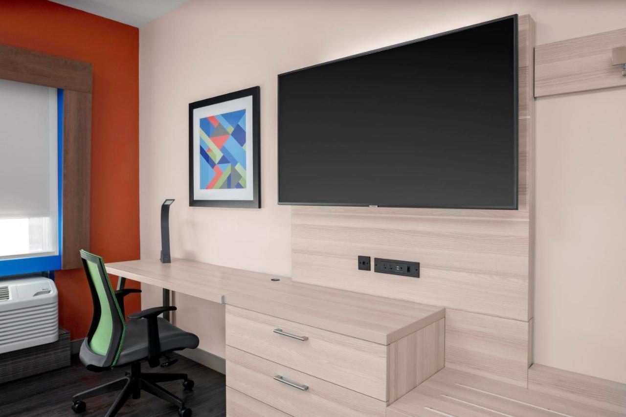 Holiday Inn Express & Suites Wilmington West - Medical Park By Ihg Bagian luar foto