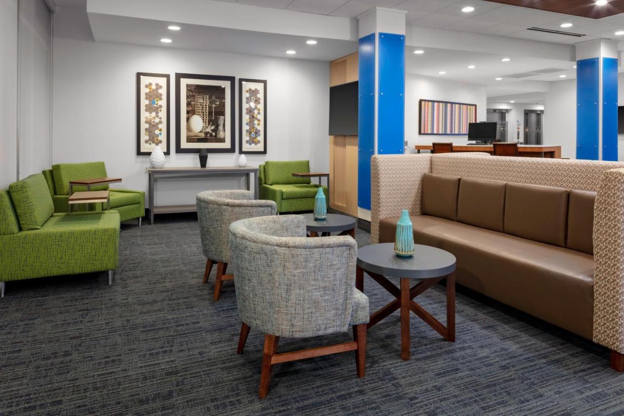 Holiday Inn Express & Suites Wilmington West - Medical Park By Ihg Bagian luar foto