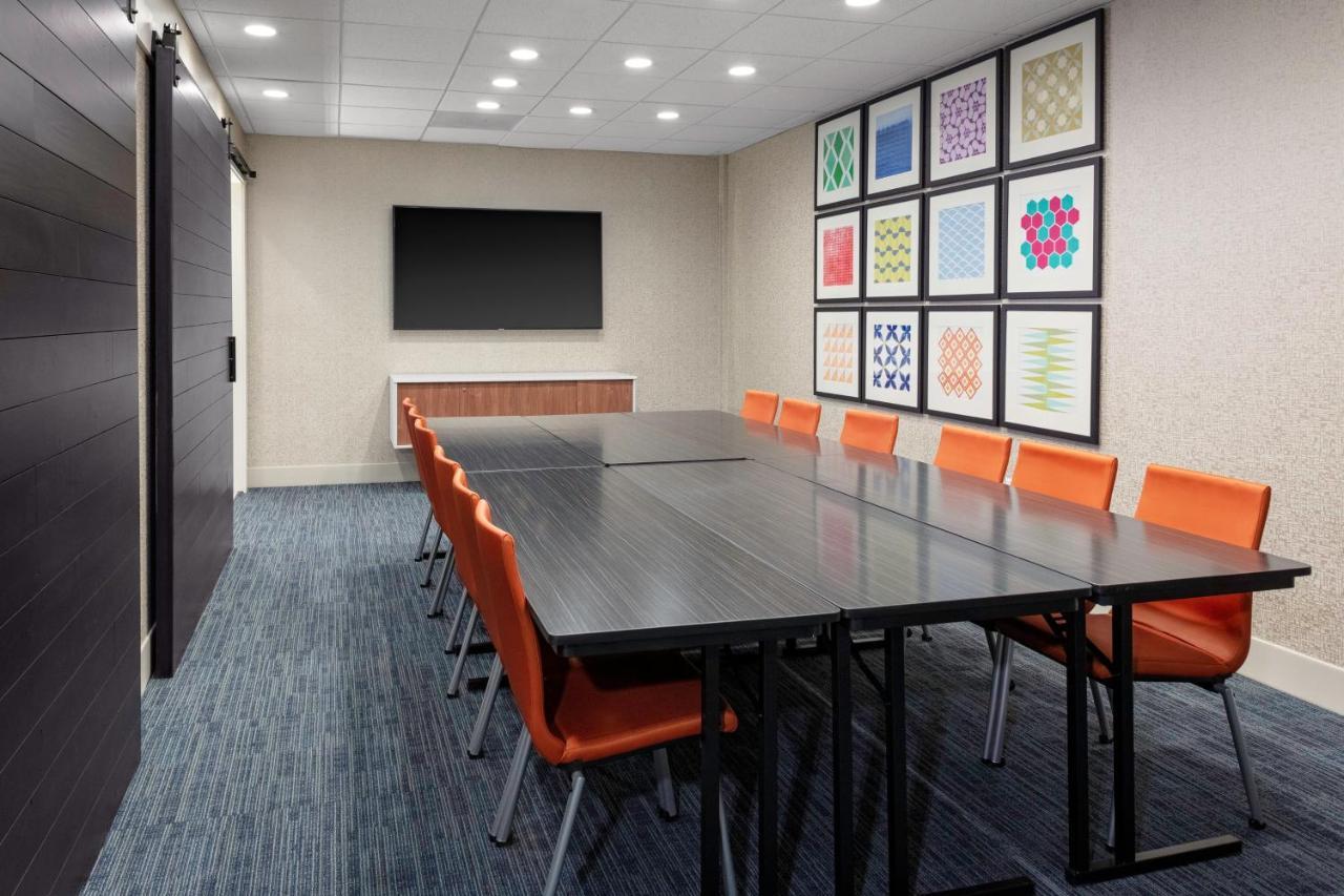 Holiday Inn Express & Suites Wilmington West - Medical Park By Ihg Bagian luar foto