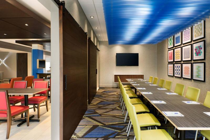 Holiday Inn Express & Suites Wilmington West - Medical Park By Ihg Bagian luar foto